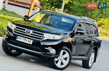 Позашляховик / Кросовер Toyota Highlander 2012 в 