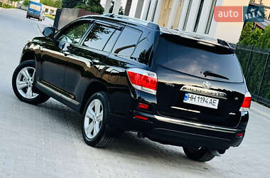 Позашляховик / Кросовер Toyota Highlander 2012 в 