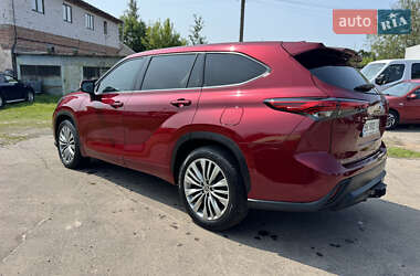 Внедорожник / Кроссовер Toyota Highlander 2020 в 