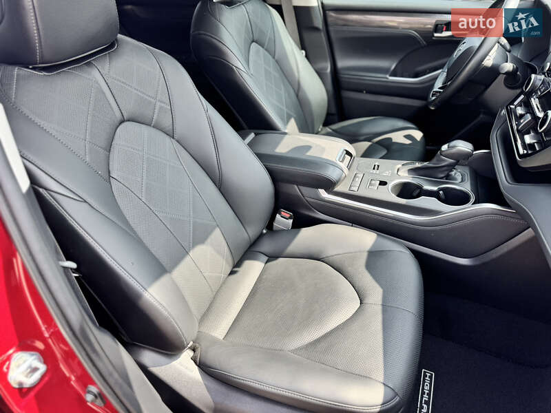Внедорожник / Кроссовер Toyota Highlander 2020 в Ровно
