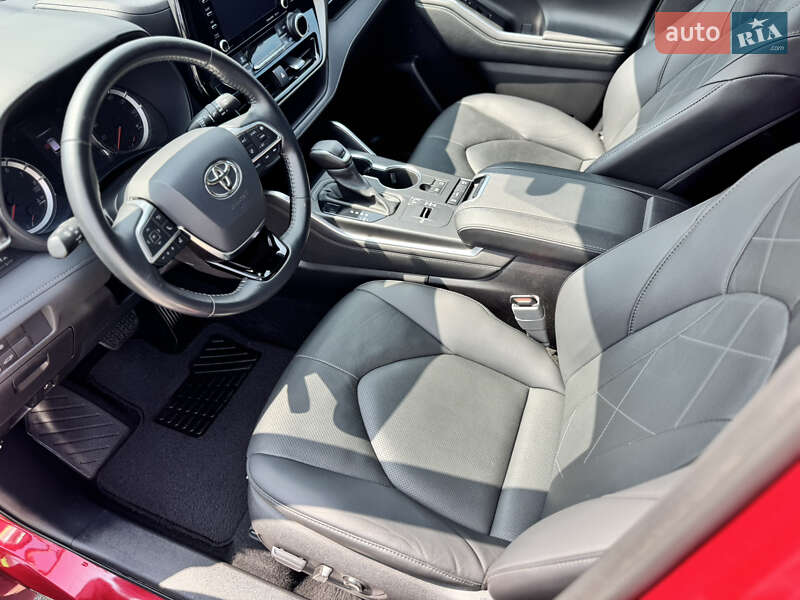 Внедорожник / Кроссовер Toyota Highlander 2020 в Ровно