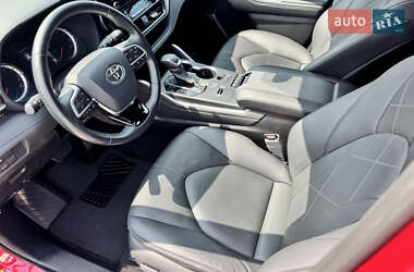 Внедорожник / Кроссовер Toyota Highlander 2020 в 