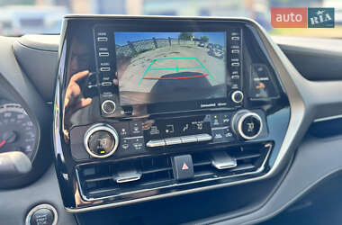 Внедорожник / Кроссовер Toyota Highlander 2020 в 