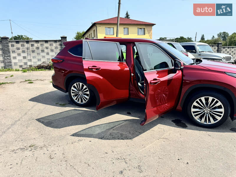 Внедорожник / Кроссовер Toyota Highlander 2020 в Ровно