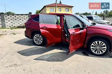 Внедорожник / Кроссовер Toyota Highlander 2020 в 