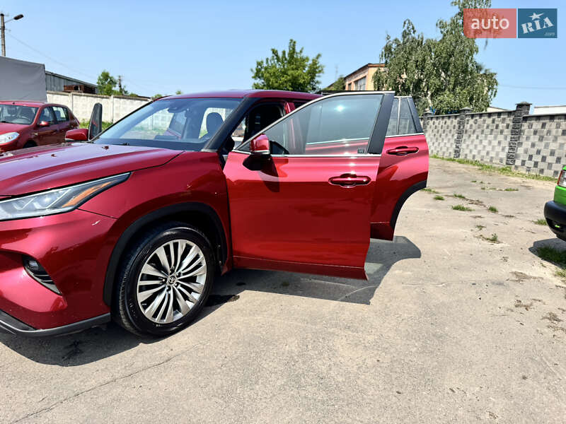 Внедорожник / Кроссовер Toyota Highlander 2020 в Ровно