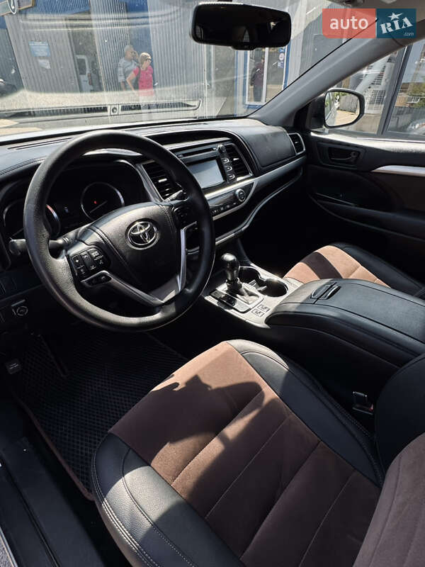 Внедорожник / Кроссовер Toyota Highlander 2014 в Каменке