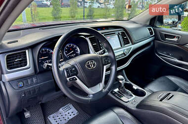 Внедорожник / Кроссовер Toyota Highlander 2014 в 
