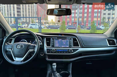 Внедорожник / Кроссовер Toyota Highlander 2014 в 