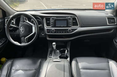 Внедорожник / Кроссовер Toyota Highlander 2015 в 