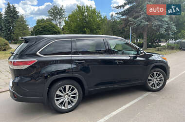 Внедорожник / Кроссовер Toyota Highlander 2015 в 