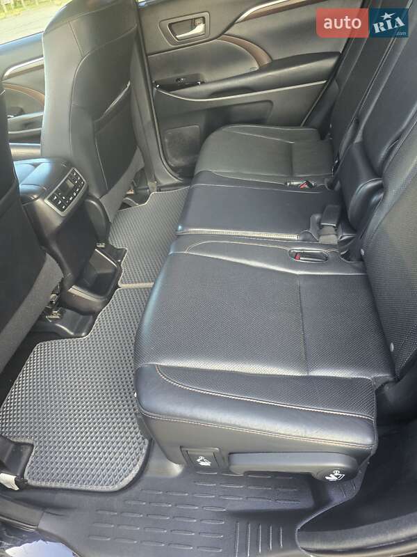 Внедорожник / Кроссовер Toyota Highlander 2014 в Одессе