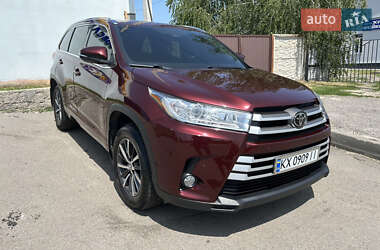 Позашляховик / Кросовер Toyota Highlander 2016 в 