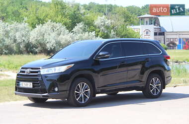 Внедорожник / Кроссовер Toyota Highlander 2017 в 