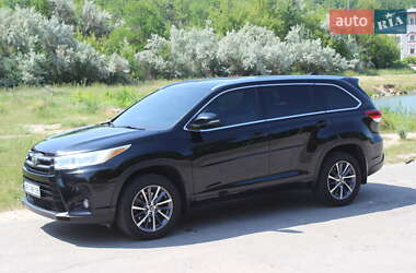 Внедорожник / Кроссовер Toyota Highlander 2017 в 
