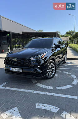 Позашляховик / Кросовер Toyota Highlander 2022 в 