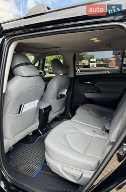 Позашляховик / Кросовер Toyota Highlander 2022 в 