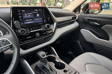 Позашляховик / Кросовер Toyota Highlander 2022 в 