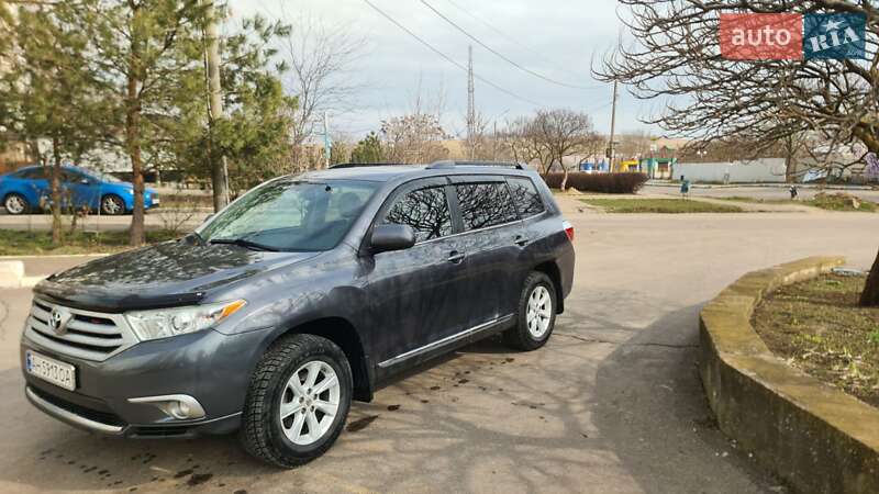 Позашляховик / Кросовер Toyota Highlander 2012 в Южному
