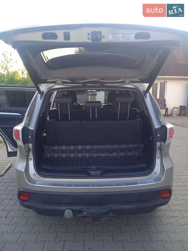 Позашляховик / Кросовер Toyota Highlander 2015 в Малині