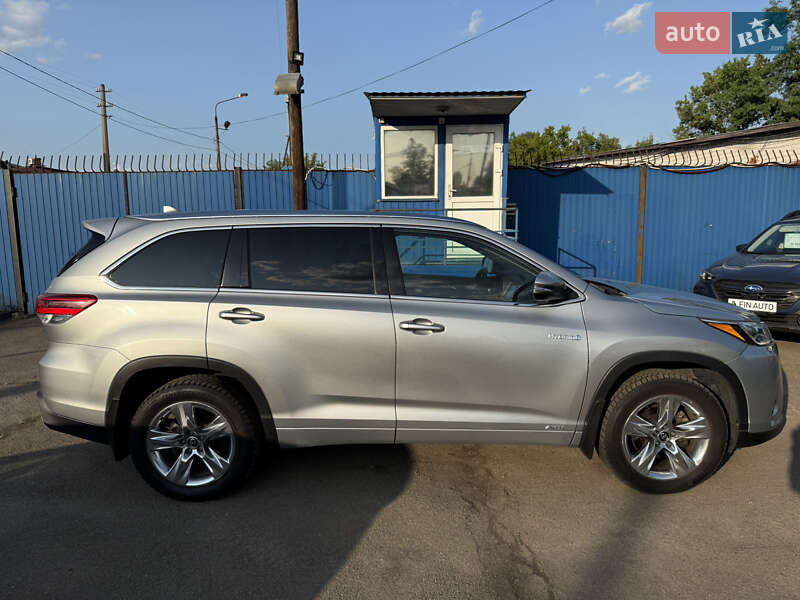 Внедорожник / Кроссовер Toyota Highlander 2018 в Киеве
