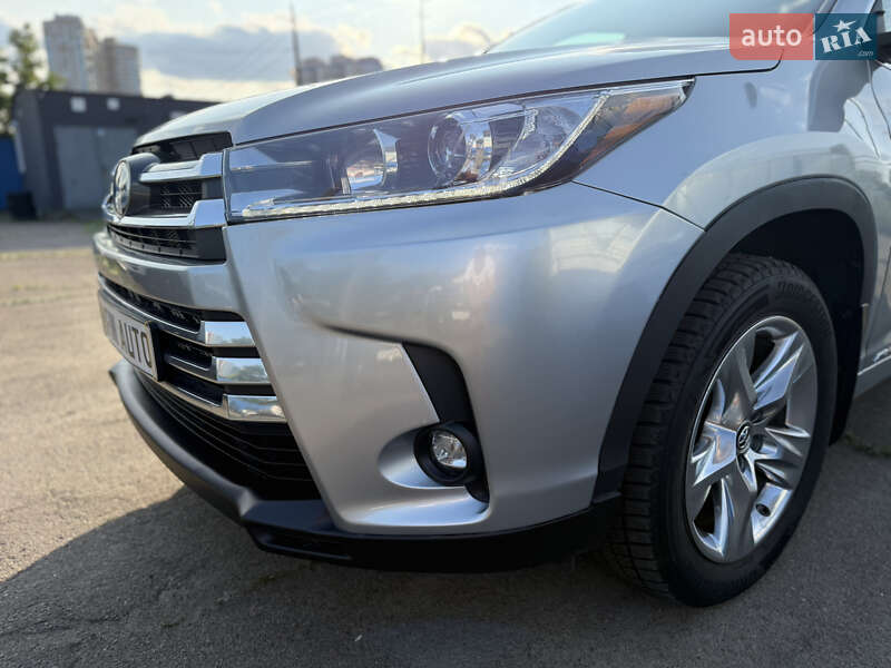 Внедорожник / Кроссовер Toyota Highlander 2018 в Киеве