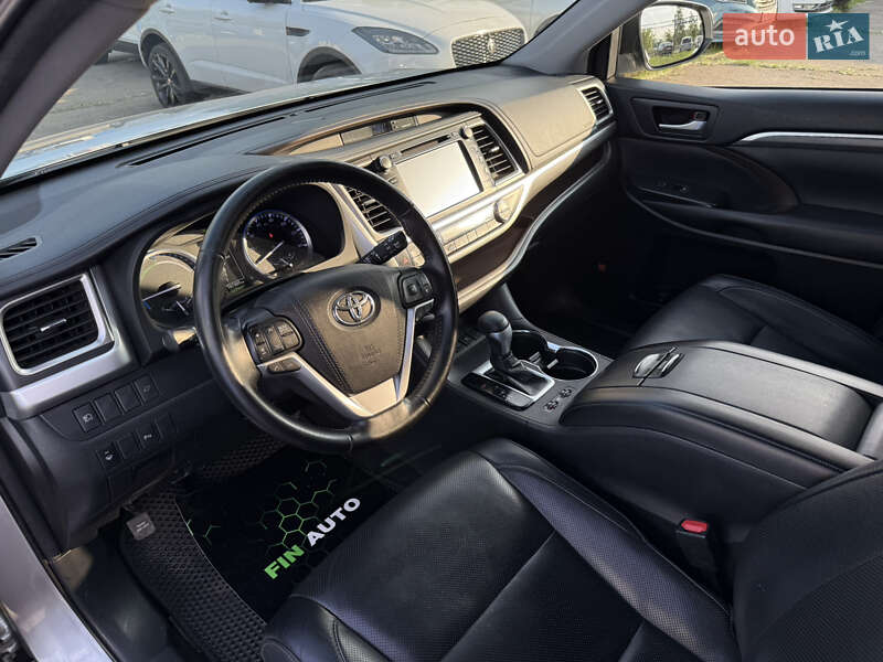 Внедорожник / Кроссовер Toyota Highlander 2018 в Киеве
