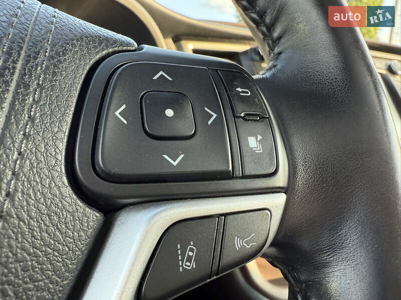 Внедорожник / Кроссовер Toyota Highlander 2018 в Киеве