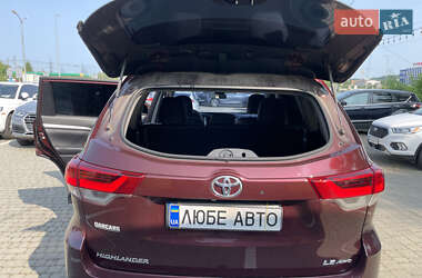 Внедорожник / Кроссовер Toyota Highlander 2018 в 