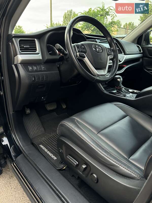 Позашляховик / Кросовер Toyota Highlander 2018 в Запоріжжі