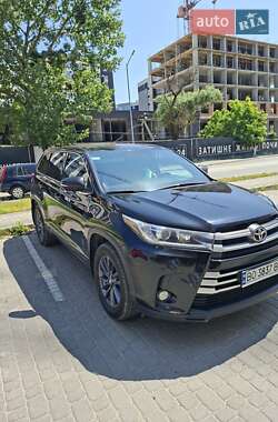 Внедорожник / Кроссовер Toyota Highlander 2017 в Ивано-Франковске