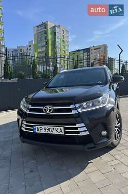 Позашляховик / Кросовер Toyota Highlander 2017 в Запоріжжі