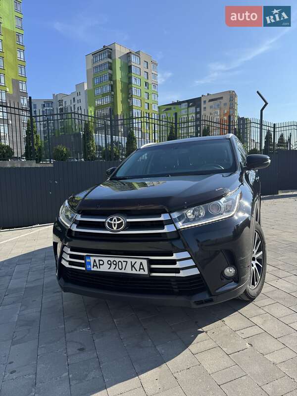 Внедорожник / Кроссовер Toyota Highlander 2017 в 
