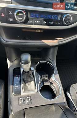 Внедорожник / Кроссовер Toyota Highlander 2017 в 