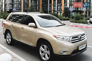Внедорожник / Кроссовер Toyota Highlander 2010 в 