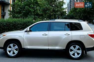 Внедорожник / Кроссовер Toyota Highlander 2010 в 