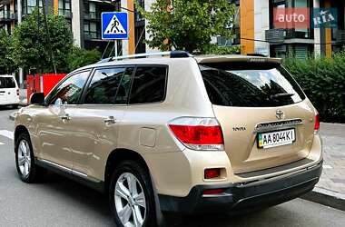 Внедорожник / Кроссовер Toyota Highlander 2010 в 