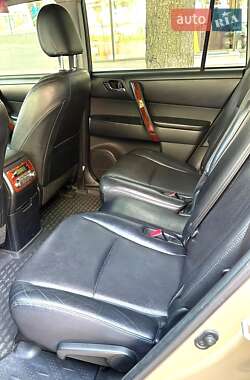 Внедорожник / Кроссовер Toyota Highlander 2010 в 