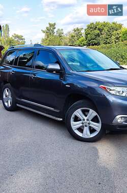 Позашляховик / Кросовер Toyota Highlander 2011 в 