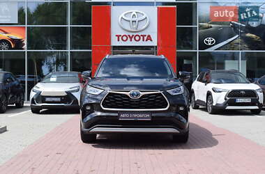 Внедорожник / Кроссовер Toyota Highlander 2021 в 