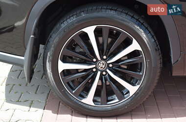 Внедорожник / Кроссовер Toyota Highlander 2021 в 