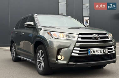 Позашляховик / Кросовер Toyota Highlander 2019 в 