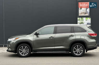 Позашляховик / Кросовер Toyota Highlander 2019 в 
