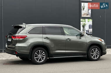Позашляховик / Кросовер Toyota Highlander 2019 в 