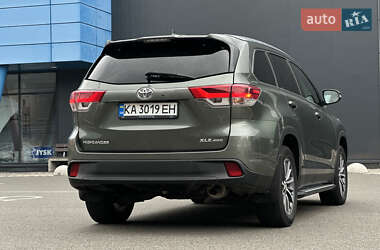 Позашляховик / Кросовер Toyota Highlander 2019 в 