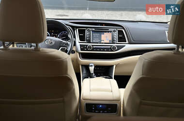 Позашляховик / Кросовер Toyota Highlander 2019 в 