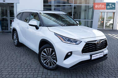 Внедорожник / Кроссовер Toyota Highlander 2022 в 
