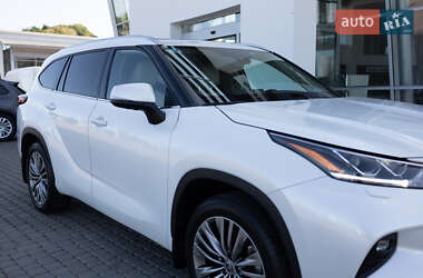 Внедорожник / Кроссовер Toyota Highlander 2022 в 