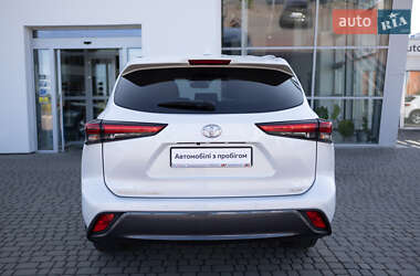 Внедорожник / Кроссовер Toyota Highlander 2022 в 