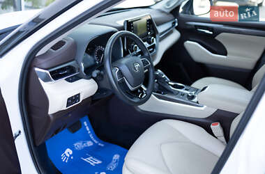 Внедорожник / Кроссовер Toyota Highlander 2022 в 